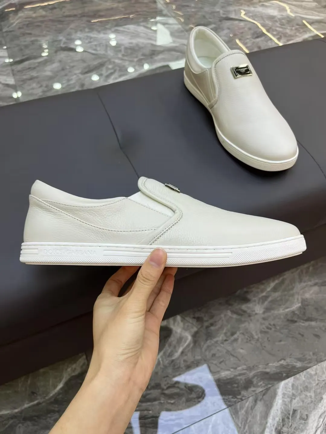 Men's Men's Shoes 💰400 [New Style] 🐝🐝DG men's calfskin sneakers Portofino Yacht shoes, simple and versatile design, unique saddle leather soles. The Dolce &G logo rear wing is the icing on the cake. Imported cowhide + rubber outsole Size: 39-44 (customized at 38.45)